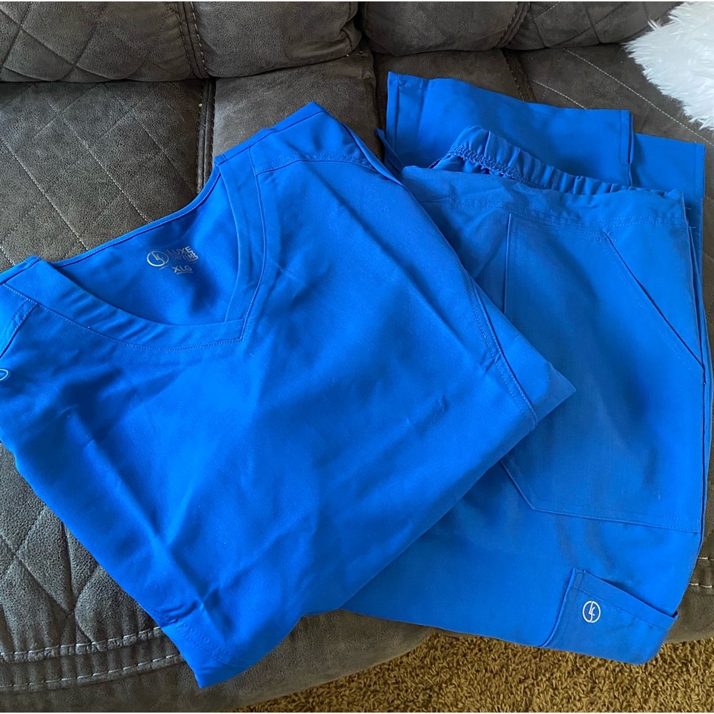 Women’s Luxe Supreme by Allheart Scrubs size XLP Royal Blue never worn